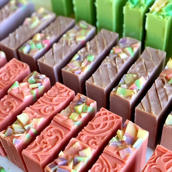 Meet your Posher, Kaye - Picture 5 of 5